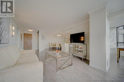 1005 - 7440 Bathurst Street, Vaughan, ON - Indoor Photo Showing Living Room