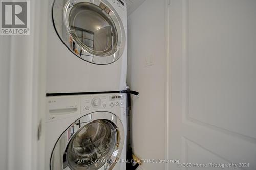 1005 - 7440 Bathurst Street, Vaughan, ON - Indoor Photo Showing Laundry Room