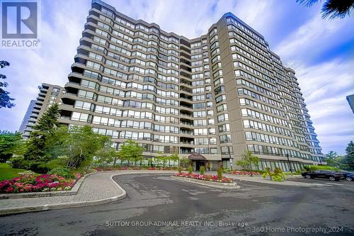 1005 - 7440 Bathurst Street, Vaughan, ON - Outdoor With Facade