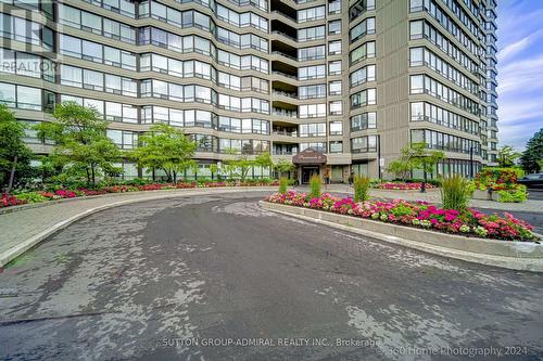 1005 - 7440 Bathurst Street, Vaughan, ON - Outdoor With Facade