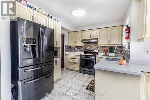 27 Whitehouse Crescent, Brampton, ON - Indoor Photo Showing Kitchen