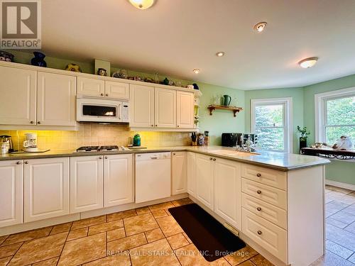 62 Cedartree Lane, Kawartha Lakes (Bobcaygeon), ON - Indoor Photo Showing Kitchen