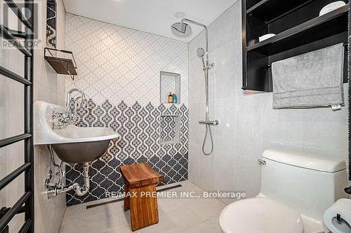 114 Lakeshore Road W, Blue Mountains (Blue Mountain Resort Area), ON - Indoor Photo Showing Bathroom