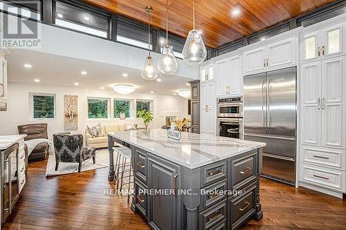 114 Lakeshore Road W, Blue Mountains (Blue Mountain Resort Area), ON - Indoor Photo Showing Kitchen With Upgraded Kitchen