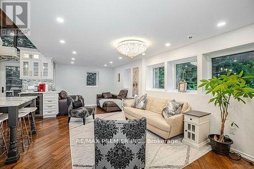 114 Lakeshore Road W, Blue Mountains (Blue Mountain Resort Area), ON - Indoor Photo Showing Living Room