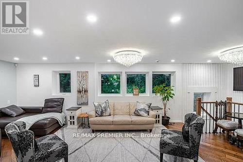 114 Lakeshore Road W, Blue Mountains (Blue Mountain Resort Area), ON - Indoor Photo Showing Living Room