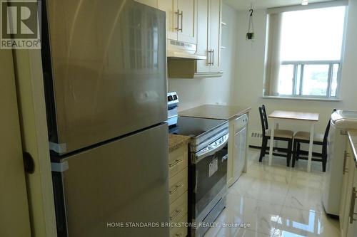 905 - 175 Hilda Avenue, Toronto, ON - Indoor Photo Showing Kitchen