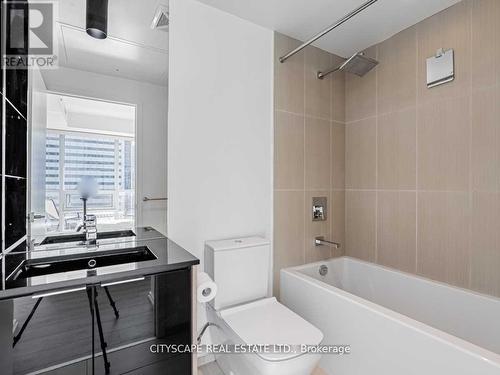 3211 - 70 Temperance Street, Toronto, ON - Indoor Photo Showing Bathroom