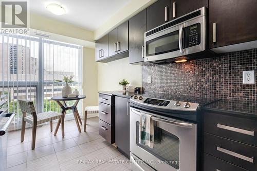 906 - 17 Anndale Drive, Toronto, ON - Indoor Photo Showing Kitchen With Upgraded Kitchen
