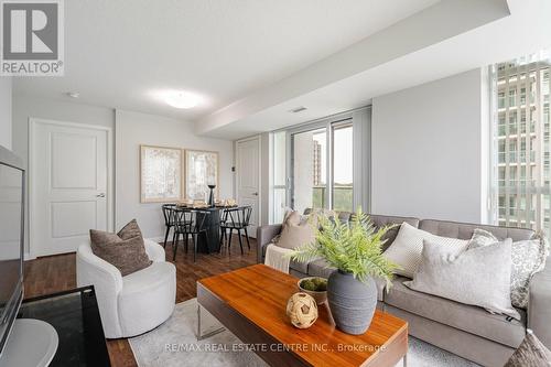 906 - 17 Anndale Drive, Toronto, ON - Indoor Photo Showing Living Room
