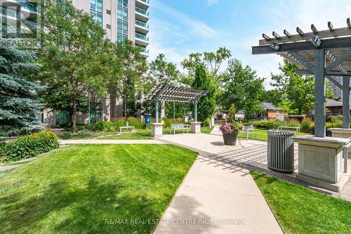 906 - 17 Anndale Drive, Toronto, ON - Outdoor