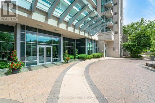 906 - 17 Anndale Drive, Toronto, ON - Outdoor