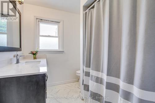 571 Geneva Street, St. Catharines, ON - Indoor Photo Showing Bathroom