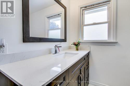 571 Geneva Street, St. Catharines, ON - Indoor Photo Showing Bathroom