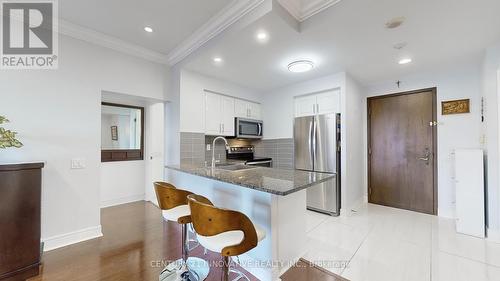 511 - 1 Clairtrell Road, Toronto, ON - Indoor Photo Showing Kitchen