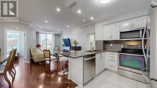 511 - 1 Clairtrell Road, Toronto, ON - Indoor Photo Showing Kitchen With Upgraded Kitchen