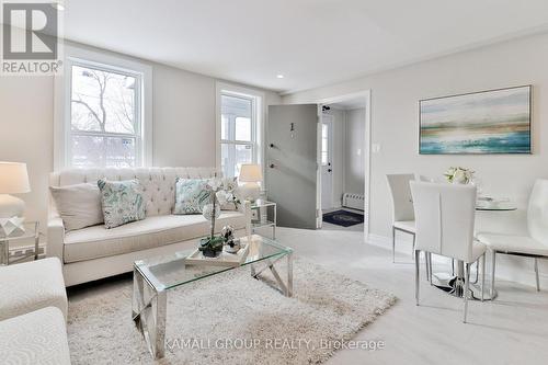 81 Mcmillan Drive, Oshawa, ON - Indoor Photo Showing Living Room