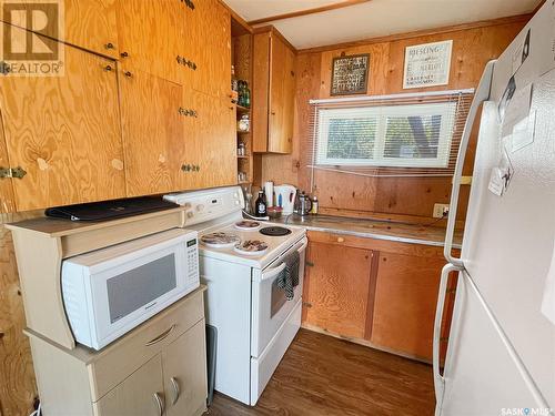 9 Kilcare Drive, Jackfish Lake, SK - Indoor Photo Showing Kitchen