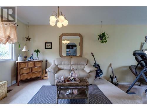 1203 Sanborn Court, Kelowna, BC - Indoor Photo Showing Living Room