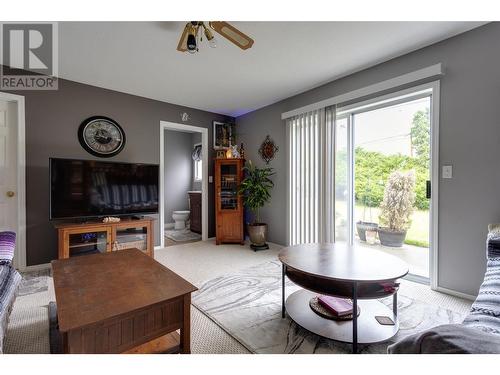 1203 Sanborn Court, Kelowna, BC - Indoor Photo Showing Living Room