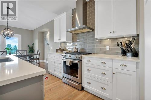 2565 Crown Crest Drive, West Kelowna, BC - Indoor Photo Showing Kitchen With Upgraded Kitchen