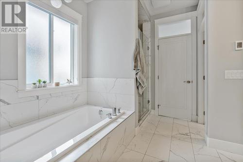 2565 Crown Crest Drive, West Kelowna, BC - Indoor Photo Showing Bathroom