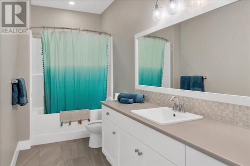 2565 Crown Crest Drive, West Kelowna, BC - Indoor Photo Showing Bathroom
