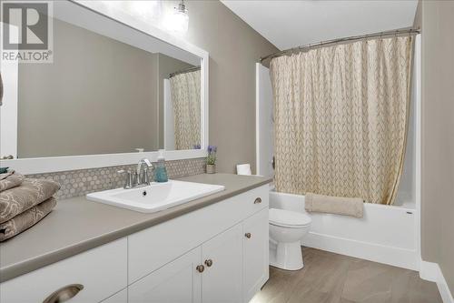 2565 Crown Crest Drive, West Kelowna, BC - Indoor Photo Showing Bathroom