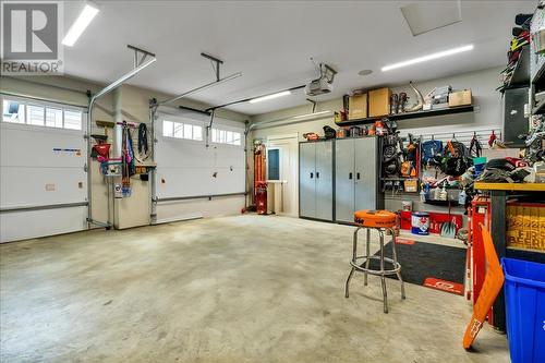 2565 Crown Crest Drive, West Kelowna, BC - Indoor Photo Showing Garage