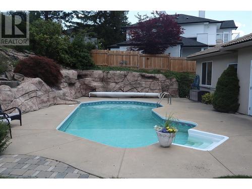 1003 Skeena Drive, Kelowna, BC - Outdoor With In Ground Pool With Backyard