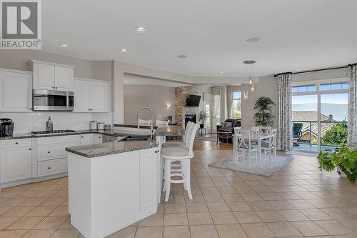 1003 Skeena Drive, Kelowna, BC - Indoor Photo Showing Kitchen With Upgraded Kitchen