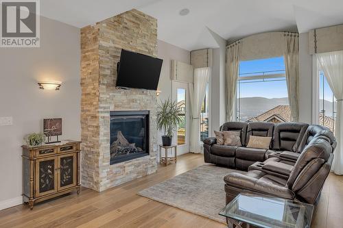 1003 Skeena Drive, Kelowna, BC - Indoor Photo Showing Living Room With Fireplace