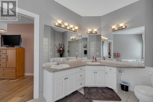 1003 Skeena Drive, Kelowna, BC - Indoor Photo Showing Bathroom