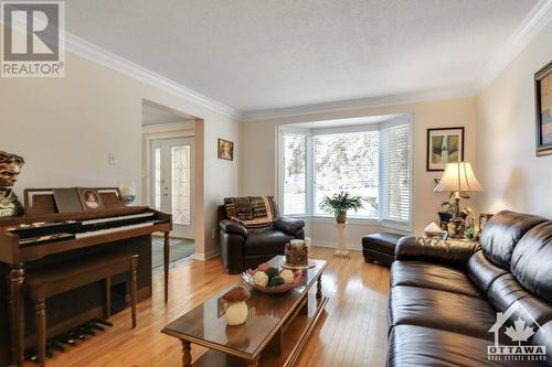 1505 Forest Valley Drive, Ottawa, ON - Indoor Photo Showing Living Room