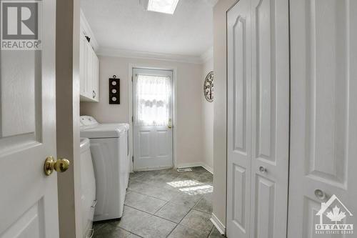 1505 Forest Valley Drive, Ottawa, ON - Indoor Photo Showing Laundry Room