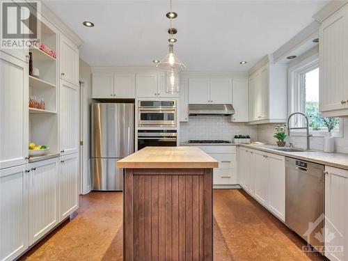 222 Walden Drive, Ottawa, ON - Indoor Photo Showing Kitchen With Upgraded Kitchen