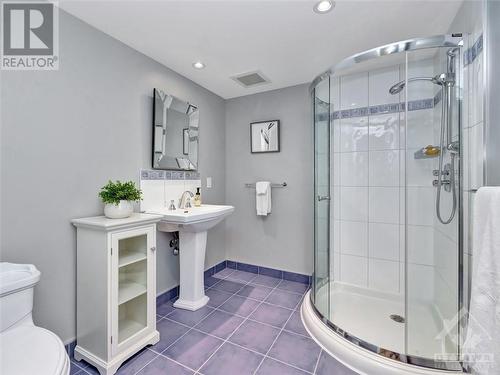 222 Walden Drive, Ottawa, ON - Indoor Photo Showing Bathroom