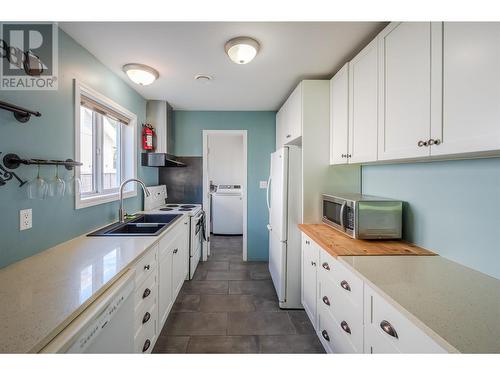 127 Stocks Crescent, Penticton, BC - Indoor Photo Showing Kitchen With Double Sink