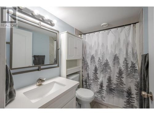 127 Stocks Crescent, Penticton, BC - Indoor Photo Showing Bathroom