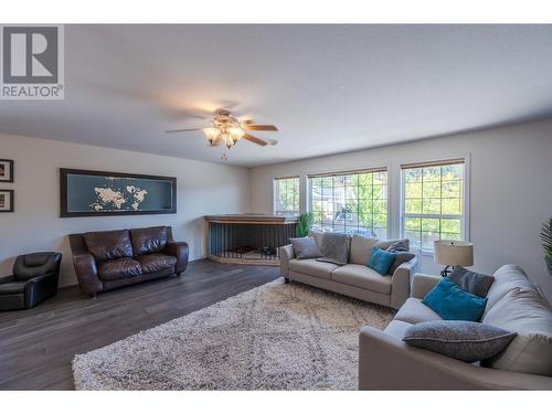 127 Stocks Crescent, Penticton, BC - Indoor Photo Showing Living Room