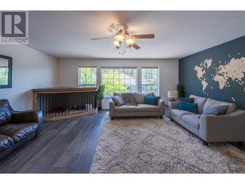 127 Stocks Crescent, Penticton, BC - Indoor Photo Showing Living Room