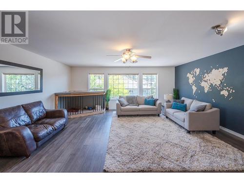 127 Stocks Crescent, Penticton, BC - Indoor Photo Showing Living Room