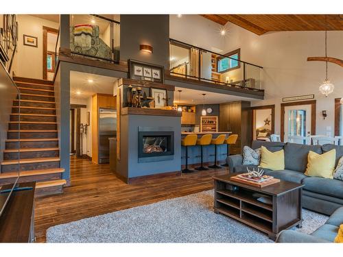 3305 Pass Creek Road, Castlegar, BC - Indoor Photo Showing Living Room With Fireplace