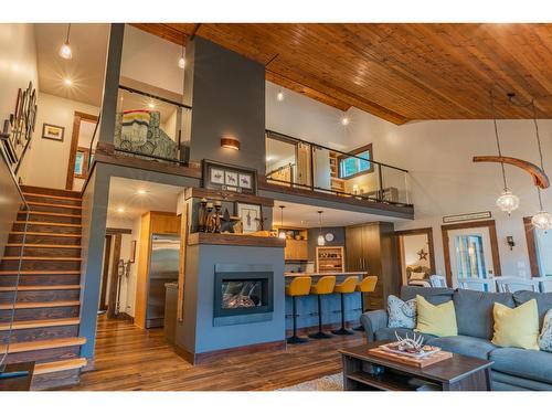 3305 Pass Creek Road, Castlegar, BC - Indoor Photo Showing Living Room With Fireplace