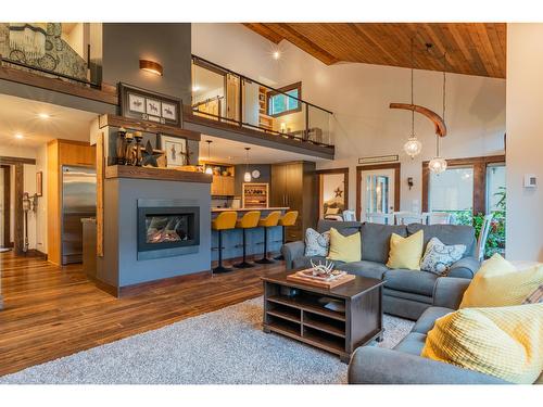 3305 Pass Creek Road, Castlegar, BC - Indoor Photo Showing Living Room With Fireplace