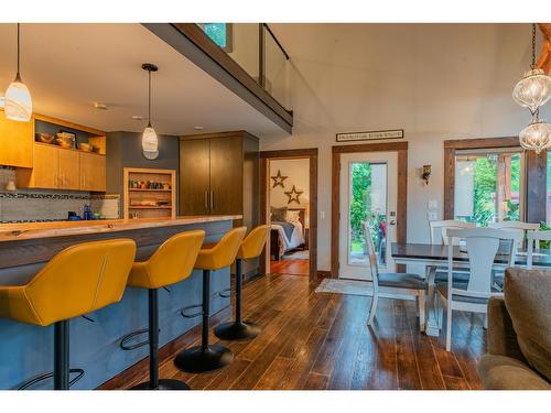 3305 Pass Creek Road, Castlegar, BC - Indoor Photo Showing Dining Room