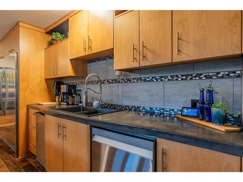 3305 Pass Creek Road, Castlegar, BC - Indoor Photo Showing Kitchen With Double Sink