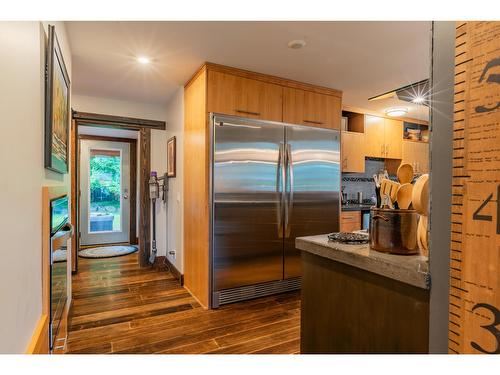 3305 Pass Creek Road, Castlegar, BC - Indoor Photo Showing Kitchen