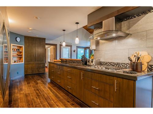 3305 Pass Creek Road, Castlegar, BC - Indoor Photo Showing Kitchen With Upgraded Kitchen