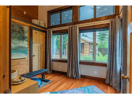 3305 Pass Creek Road, Castlegar, BC - Indoor